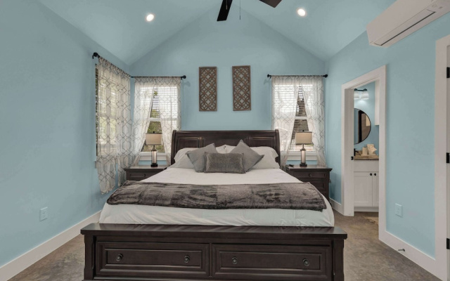 Live Oak Cabins-sleeps 8 W/hot-tubs