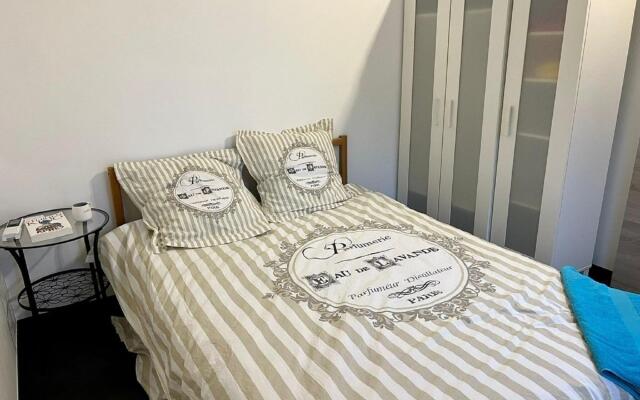 Holiday Home in Pouzols-Minervois with Private Outdoor Pool