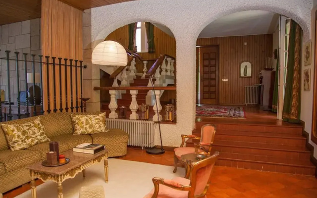 Captivating 6-bed House in Grijó