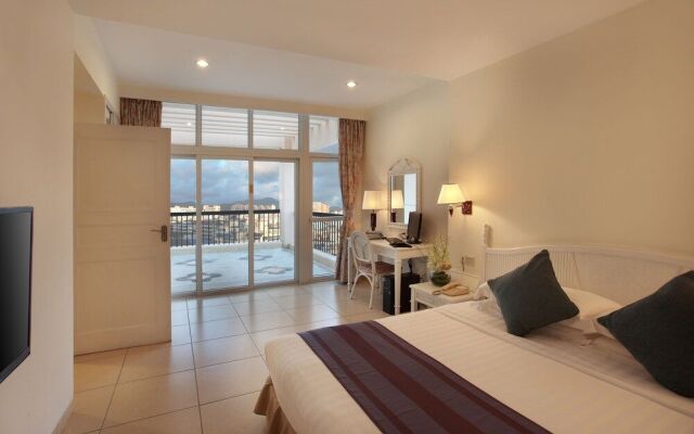 Golden Phoenix Sea View Hotel