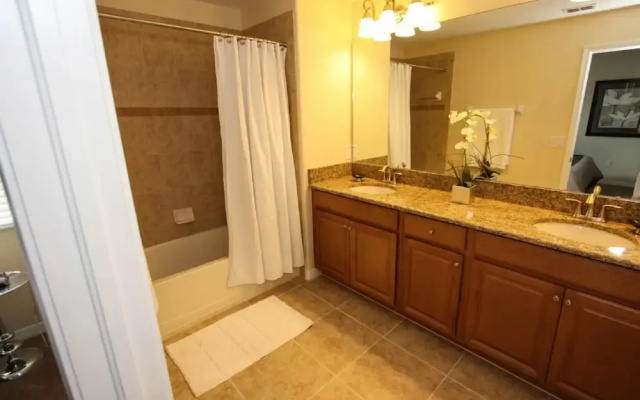 3041 Paradise Palms