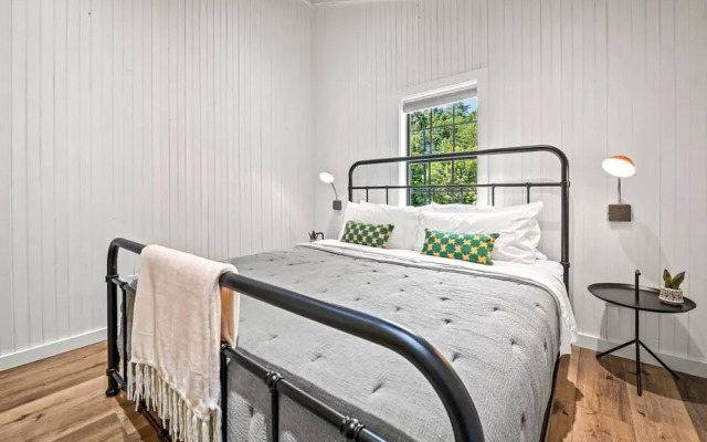 Smoky Mountains Honeymoon Cabin Dog Friendly