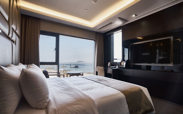 Royal Emporium Incheon Airport Hotel