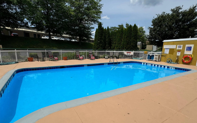 Super 8 by Wyndham New Cumberland