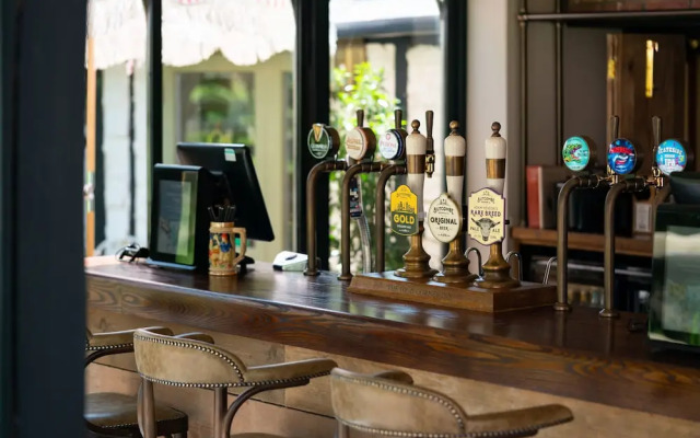 High Corner Inn