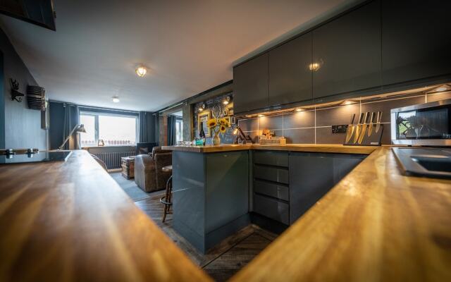 Storr Apartments