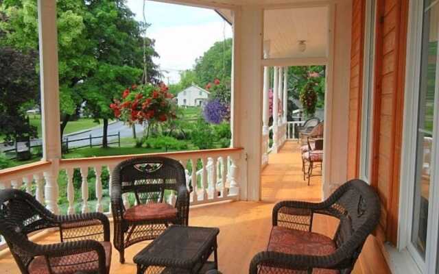 Auberge Du Sault-A-La-Puce