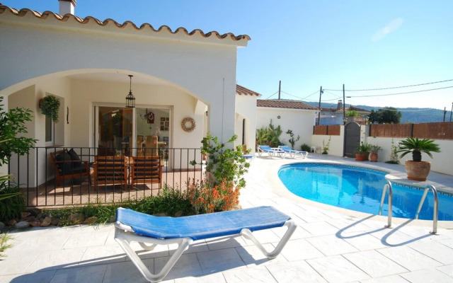Luxurious Villa in Calonge With Swimming Pool