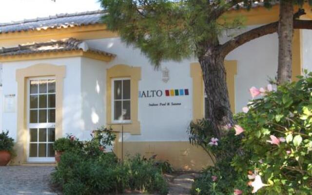 Alto Club Apartments