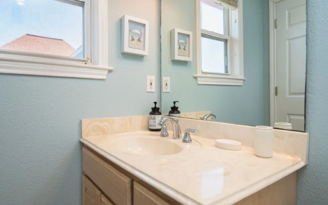 Selah 3 Bedroom Home by RedAwning