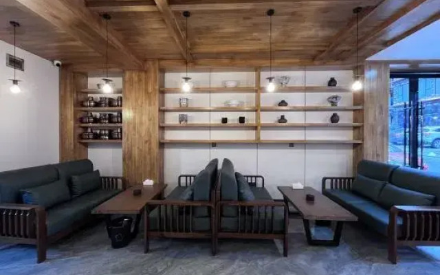 VALATOMS Van Latu Hotel (Siguniang Mountain Scenic Area Second Branch)
