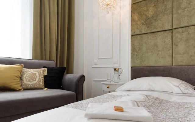 Chestnut & Eliza Suites - Superior Homes