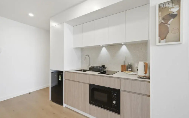 Coastal Apartment With Rooftop Pool