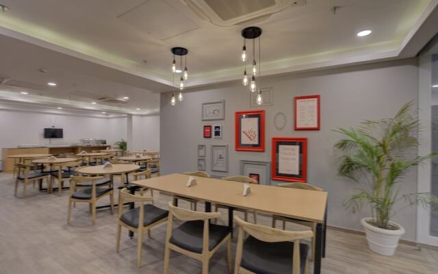 OYO Townhouse 114 Eureka Grand