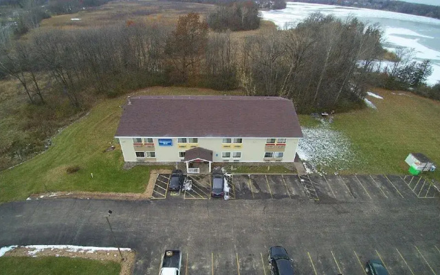 Super 8 by Wyndham Chisago City