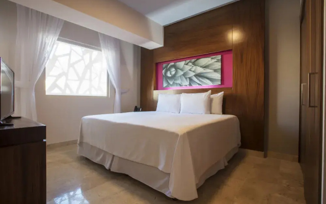 Altitude by Krystal Grand Los Cabos – All Inclusive