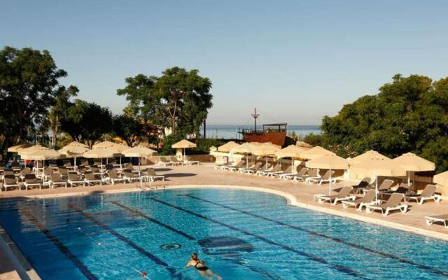 ROBINSON PAMFILYA - All Inclusive