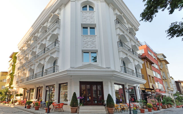 The Magnaura Palace Hotel