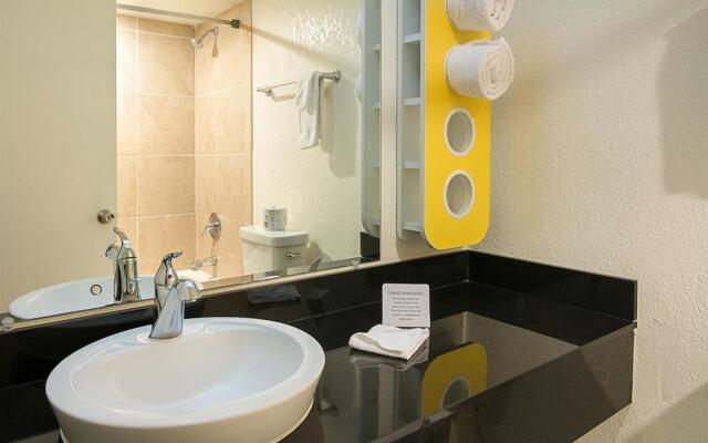 Motel 6 Tampa - Fairgrounds