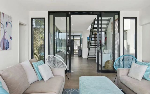 11 Glen Eagles Close