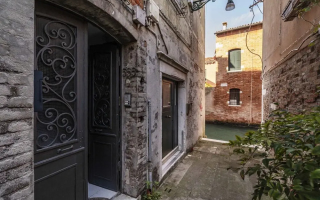 Venice Guggenheim Apartment by Wonderful Italy
