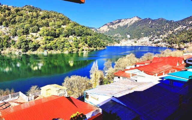 Goroomgo Lake View Mall Road Nainital