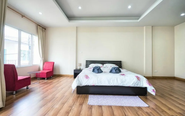 Airport Condo by Younique Travel