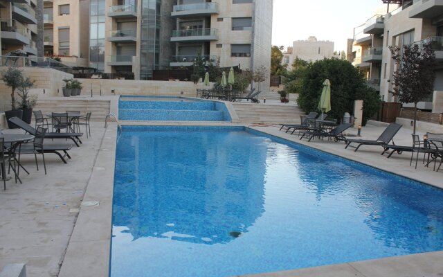 Modern Resort like with pool