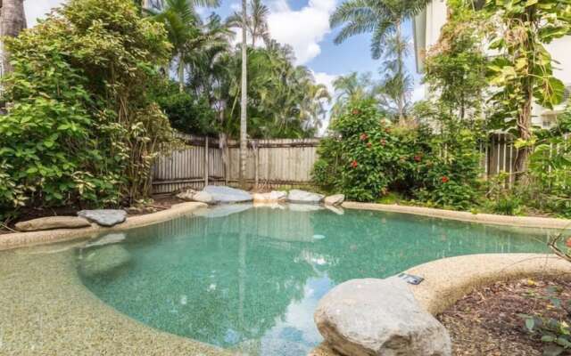Contemporary Convenient Central Retreat