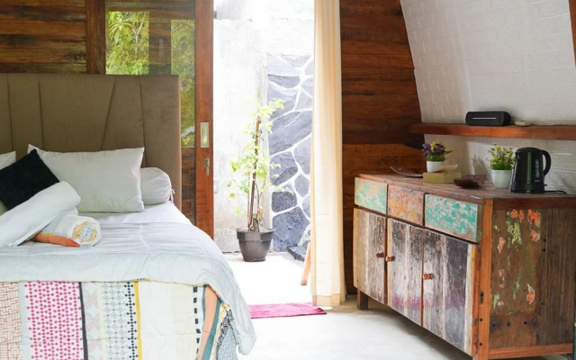 Lullabi Lumbung Villa – Guest Rooms – Senggigi