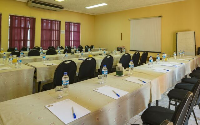 Kadoma Hotel And Conference Center