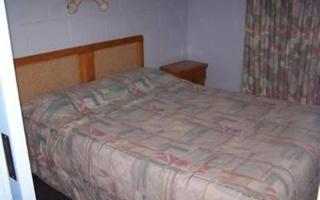 Bermuda Breezes Resort Motel