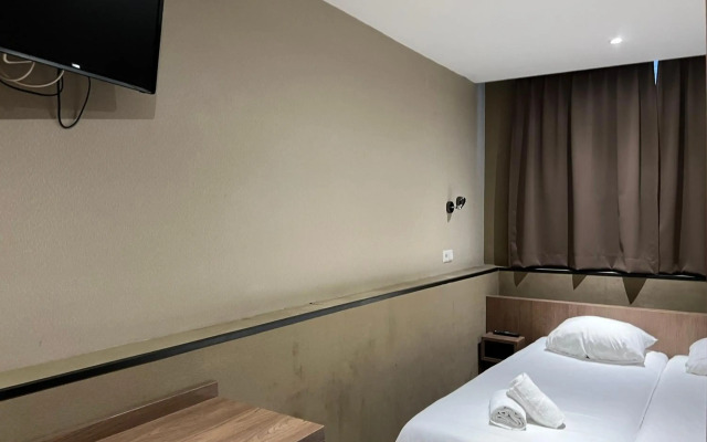 Hotel Blossoms
