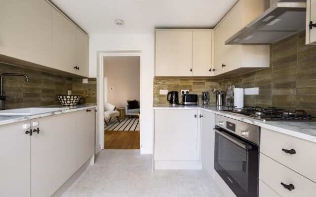 The Finsbury Park Arms - Elegant 2BDR Flat with Garden