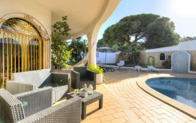 Villa - 4 Bedrooms with Pool and WiFi - 105890