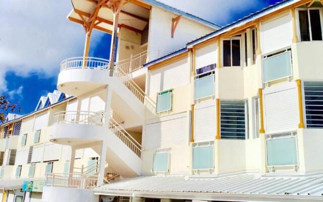 Studio Hibiscus Le Kayela