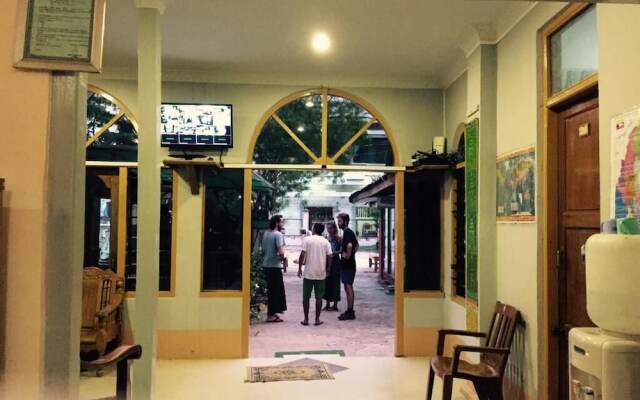 Mr. Charles Guest House - Hostel