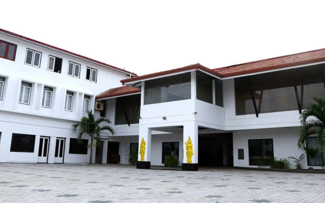 Golden Star Beach Hotel