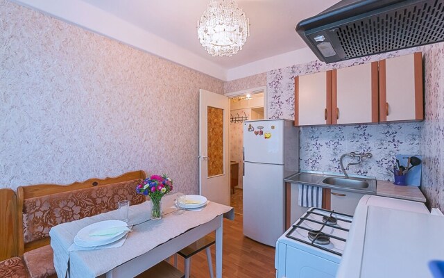 FlatHome24 on Bolshevikov 25
