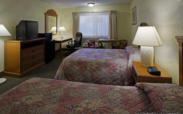 Super 8 by Wyndham Oceanside Marty's Valley Inn