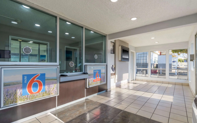 Motel 6 Hayward, CA – Silicon Valley Gateway