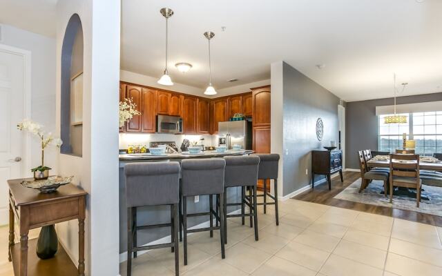 Spring Lakeview 3 Bedroom Condo by RedAwning