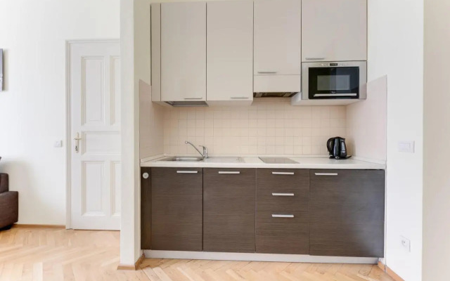 Apartment Halkova 5
