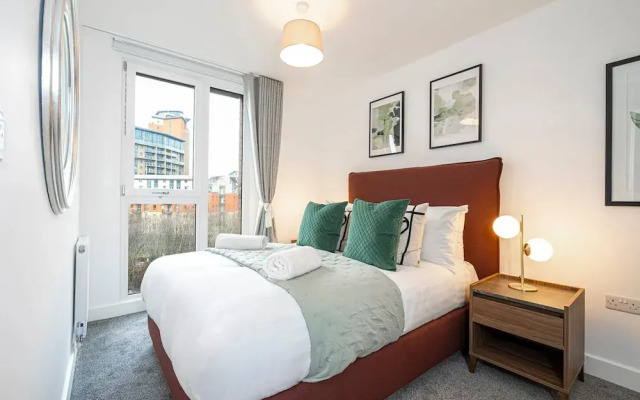 Modern Flat Near City Centre