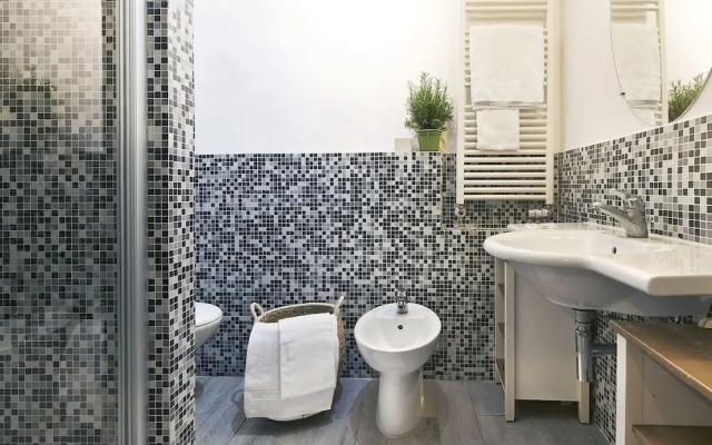 A Few Steps to The Duomo Beautiful 2BD Apt