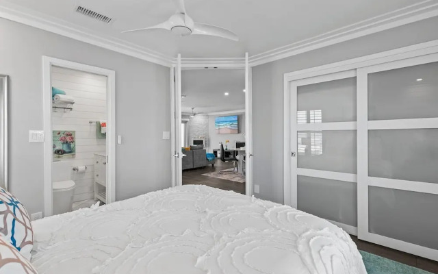 Colony Beach Club 250