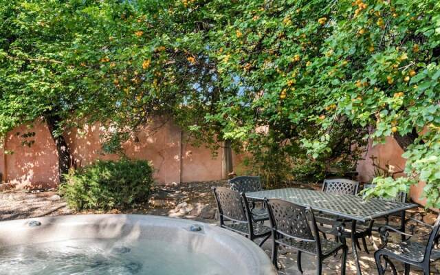 Amor - Historic Adobe in the Heart of The Railyard and Downtown Santa Fe, Hot Tub