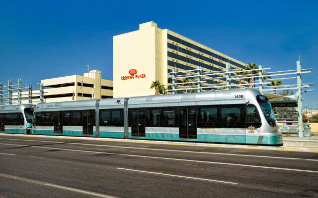 Crowne Plaza Phoenix Airport - PHX