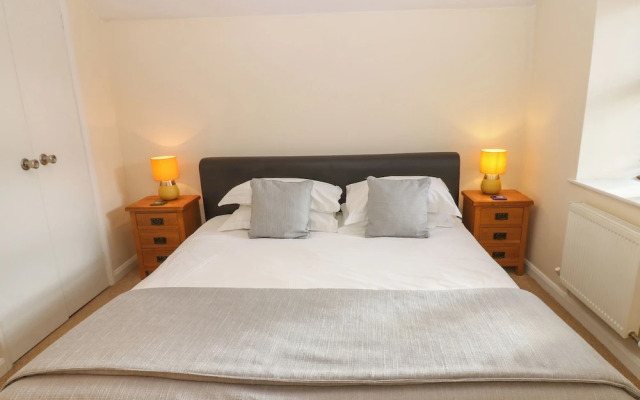 3 Eden Lodge