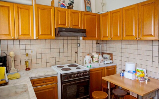 Warm & Homely Ambience in Spacious Apartment